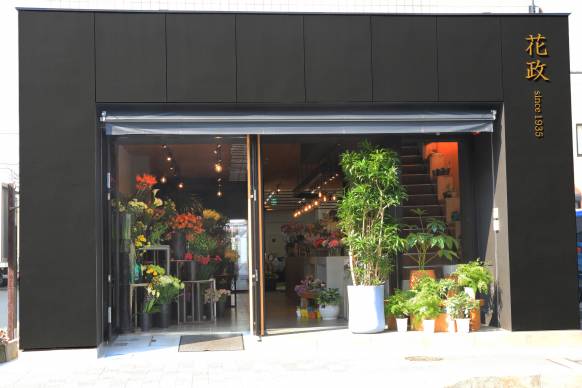 「花政」　（神奈川県小田原市）の花屋店舗写真1